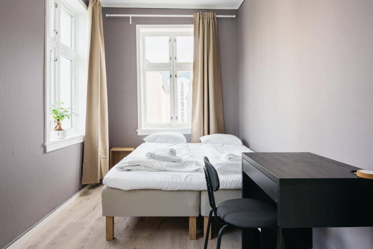 S54 - Private Rooms In The City Center ベルゲン エクステリア 写真