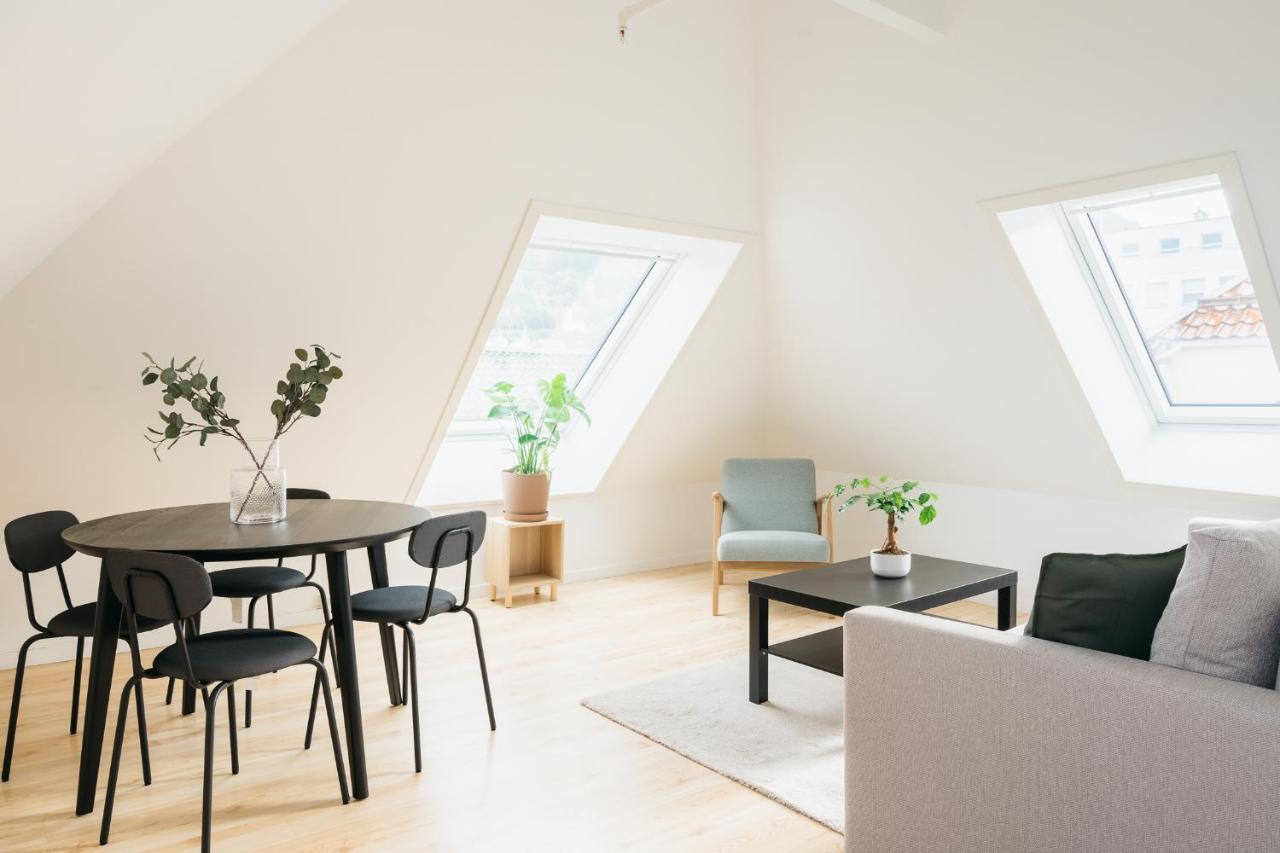 S54 - Private Rooms In The City Center ベルゲン エクステリア 写真