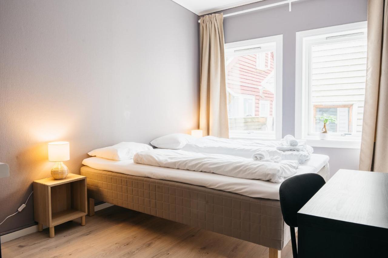 S54 - Private Rooms In The City Center ベルゲン エクステリア 写真