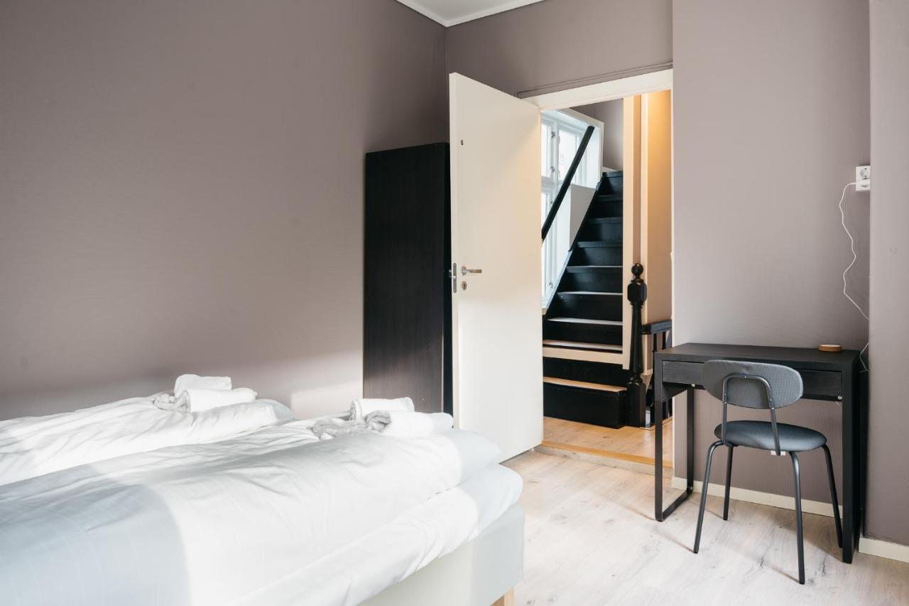 S54 - Private Rooms In The City Center ベルゲン エクステリア 写真
