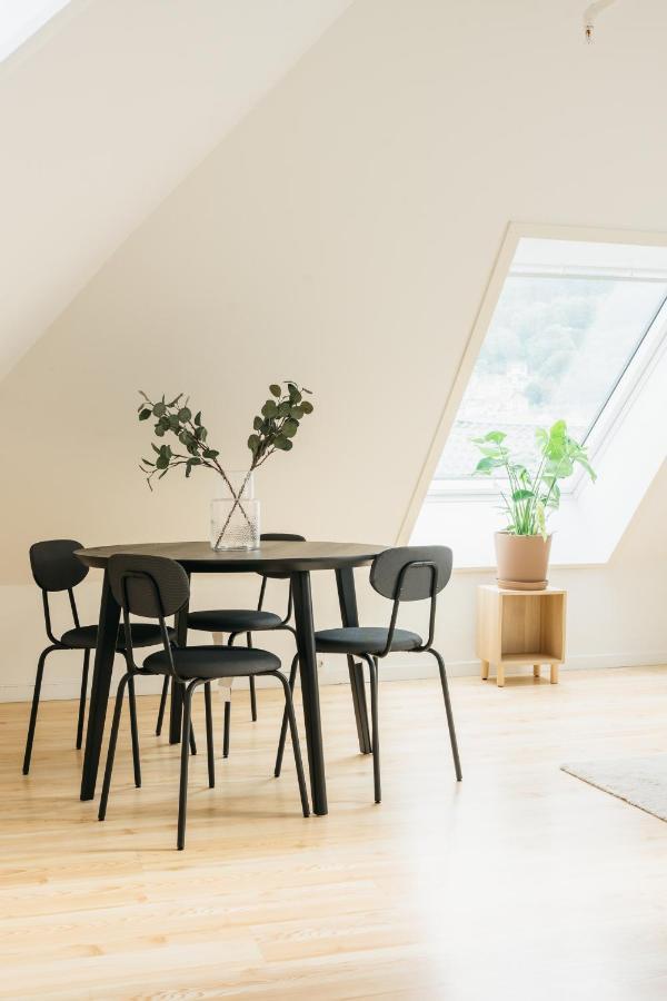 S54 - Private Rooms In The City Center ベルゲン エクステリア 写真