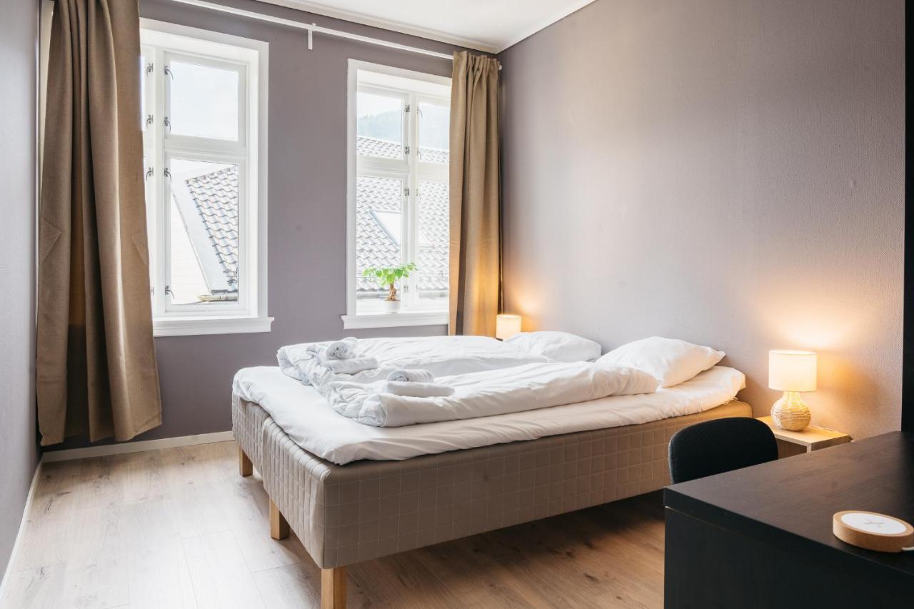 S54 - Private Rooms In The City Center ベルゲン エクステリア 写真