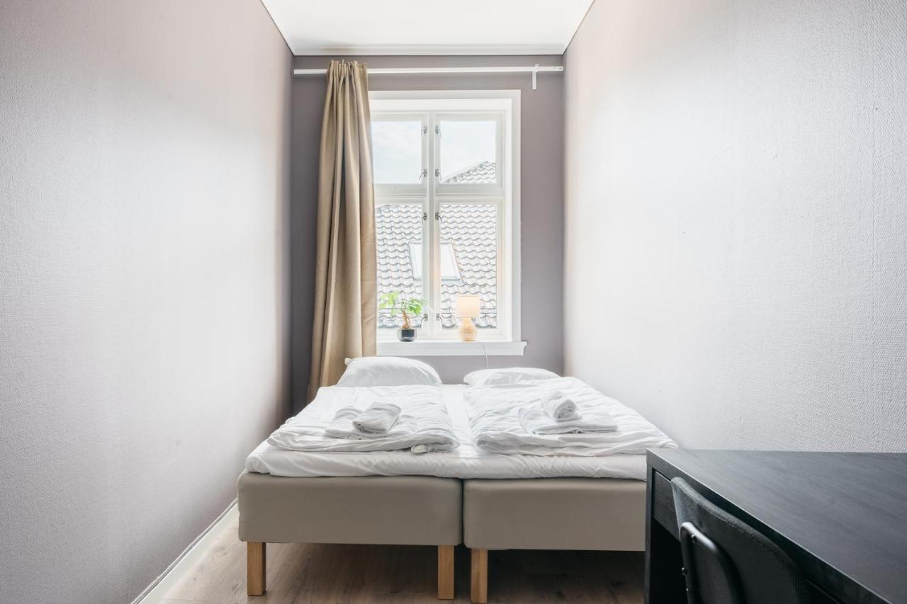 S54 - Private Rooms In The City Center ベルゲン エクステリア 写真